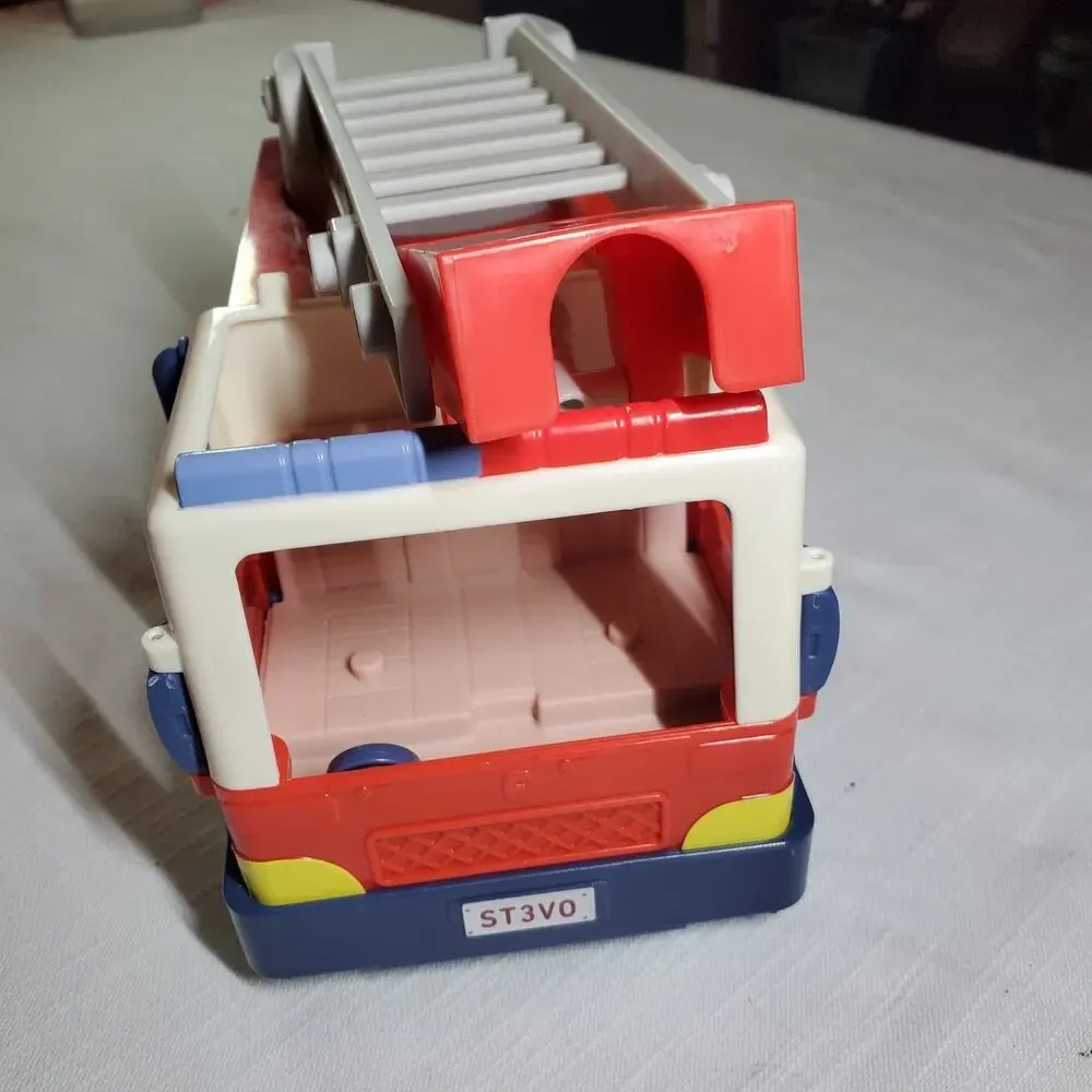 Bluey Fire Truck Toy Vehicle Red Plastic Fire Engine Rolling Wheels Set